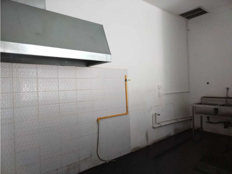 Se Alquila Local Comercial en San Francisco punto estratégico — foto 6