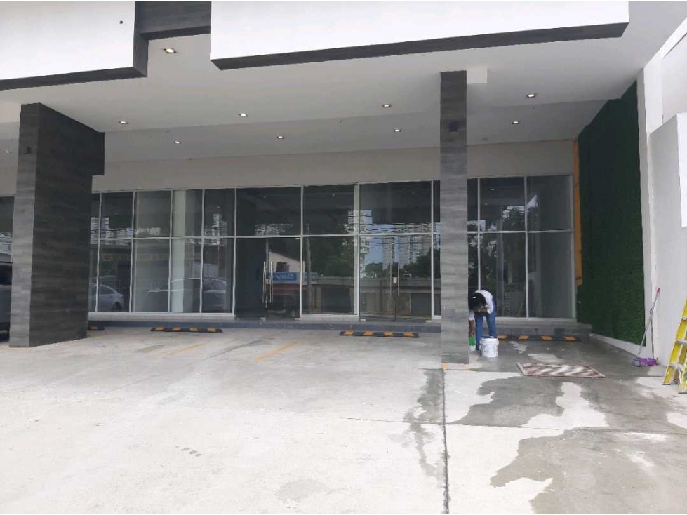 SE ALQUILA LOCAL COMERCIAL EN PARQUE LEFEVRE