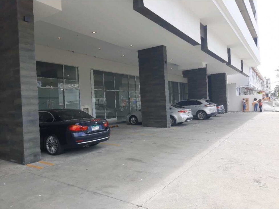 SE ALQUILA LOCAL COMERCIAL EN PARQUE LEFEVRE — foto 2