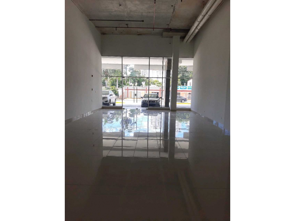 SE ALQUILA LOCAL COMERCIAL EN PARQUE LEFEVRE — foto 3