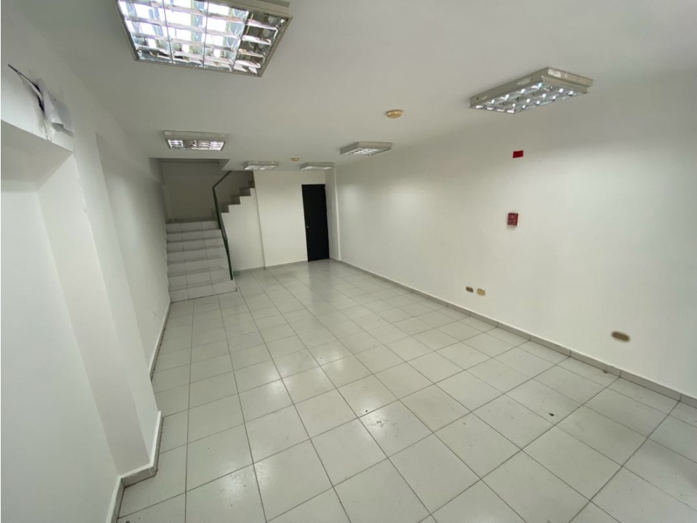 Se alquila local comercial en el Cangrejo