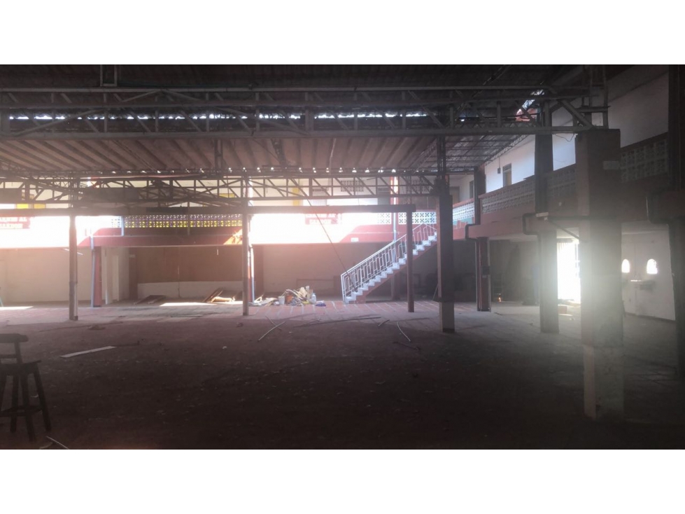 SE ALQUILA LOCAL COMERCIAL SANTA ELENA ANTIGUA GALLERA SP — foto 5