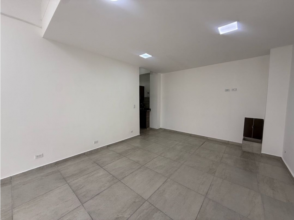 SE ALQUILA LOCAL COMERCIAL EN BRETAÑA PRIMER PISO