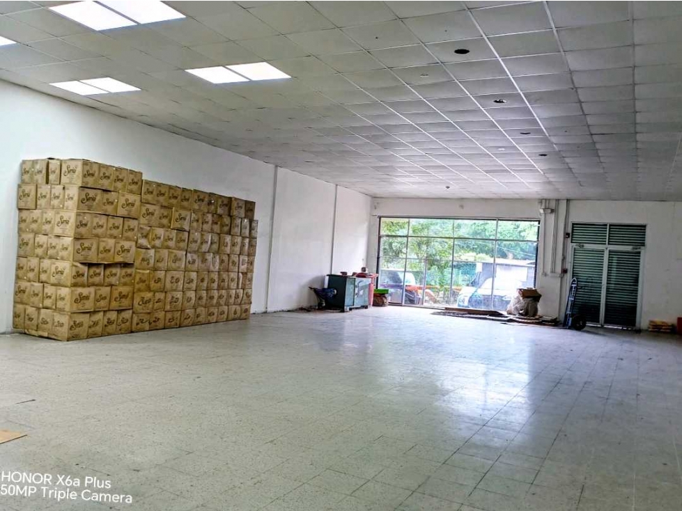 Se alquila local de 350 mtrs en Bugaba! - 3