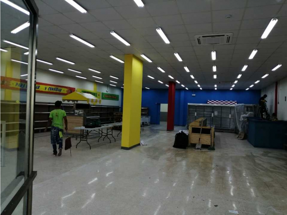 Se alquila local de 360 mts en La Chorrera sobre vía principal $3500