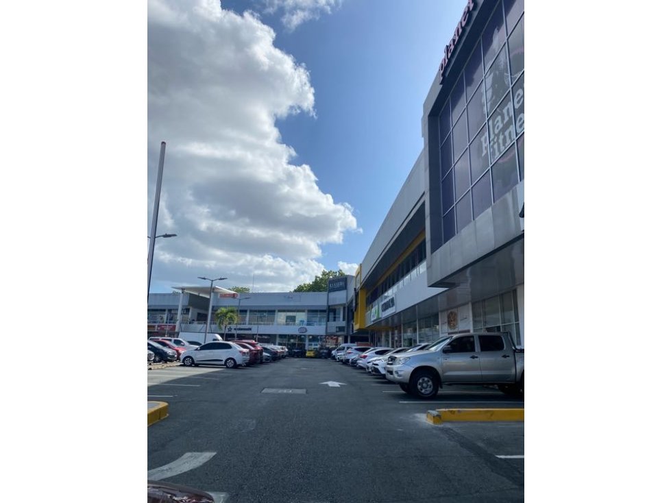 Brisas Golf Mall/Local $2,800/ Alquiler - 3