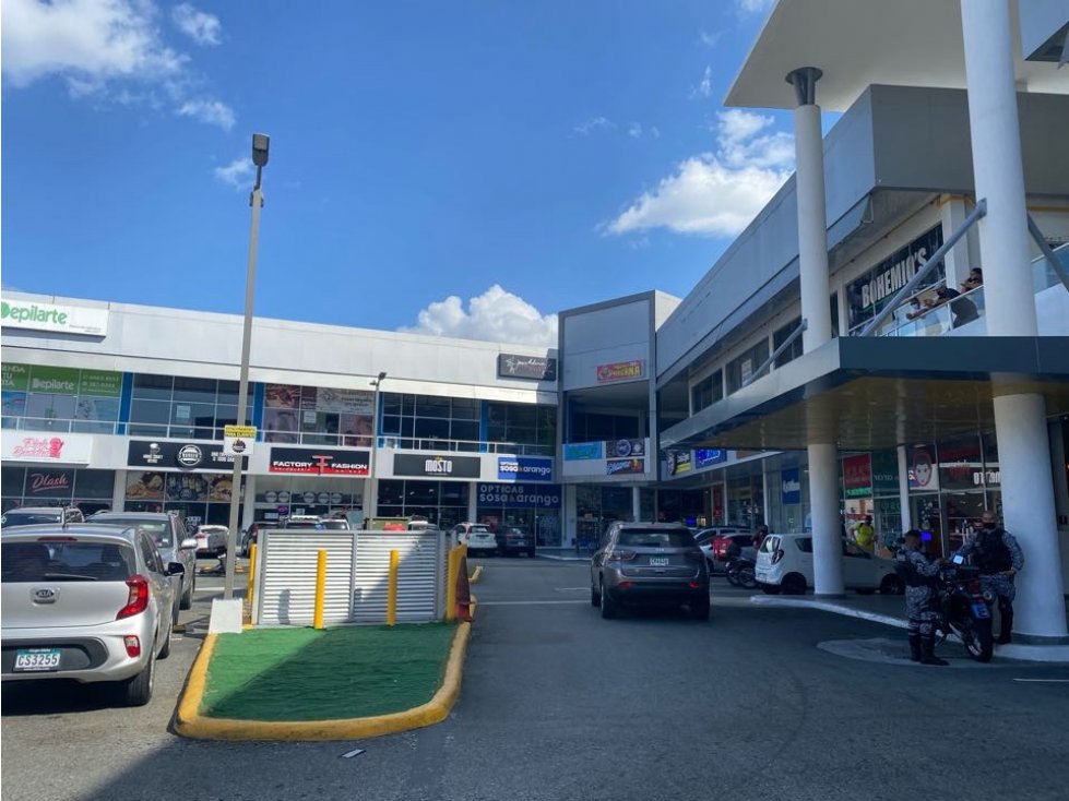 Brisas Golf Mall/Local $2,800/ Alquiler - 4