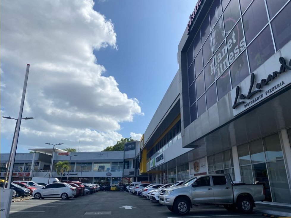 Brisas Golf Mall/Local $2,800/ Alquiler - 5