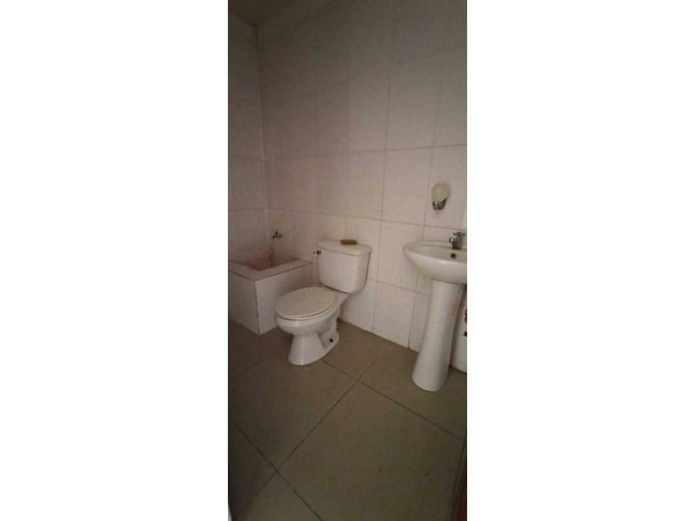 Se Alquila Local en Costa del Este, 96m2, $2100 - 5