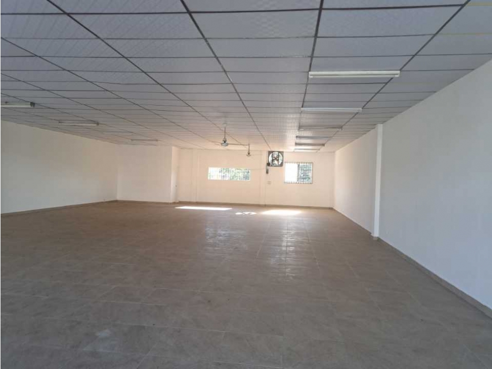 SE ALQUILA LOCAL EN DAVID 240 METROS - 1