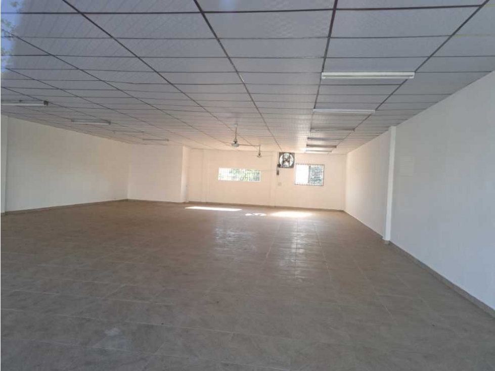 SE ALQUILA LOCAL EN DAVID 240 METROS - 2