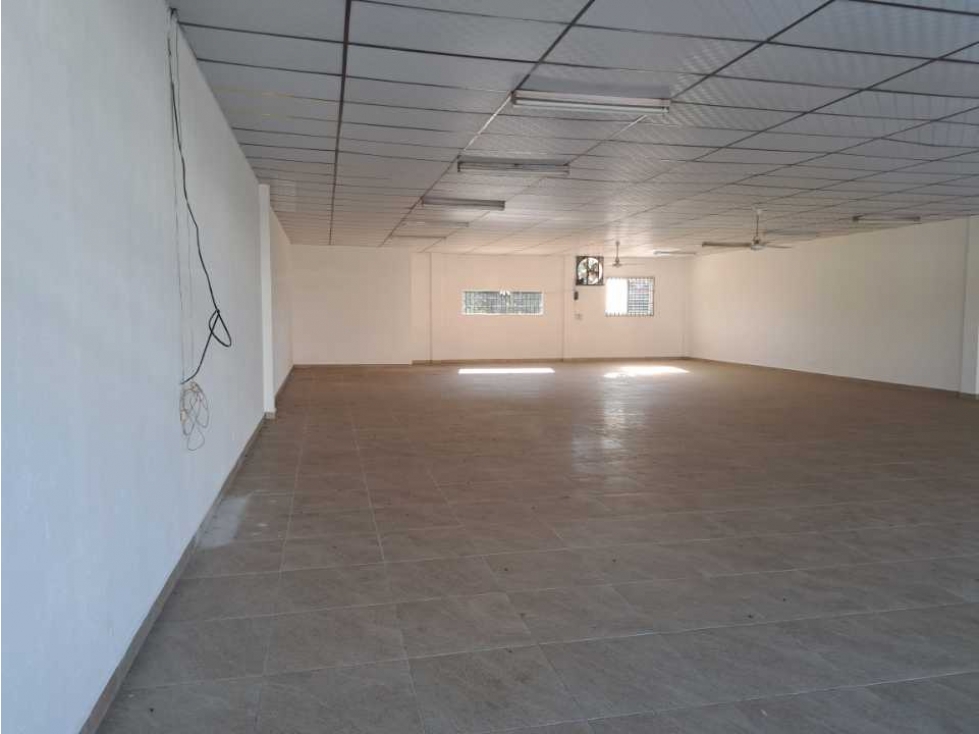 SE ALQUILA LOCAL EN DAVID 240 METROS - 4