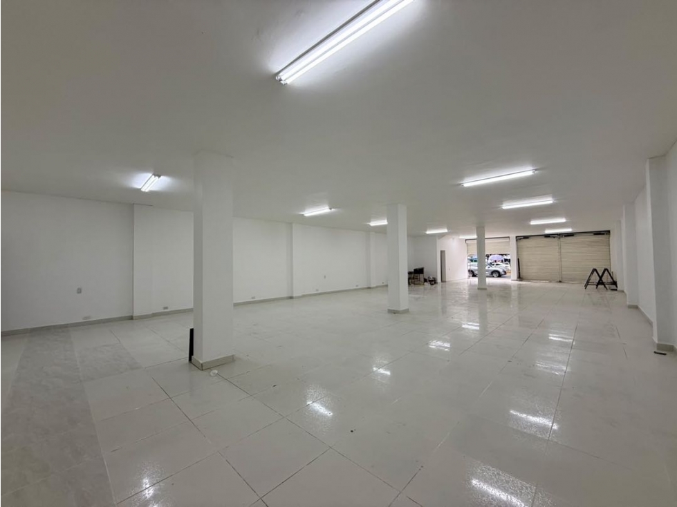 SE ALQUILA LOCAL DE 250 METROS CUADRADOS EN EL LIMONAR — foto 6