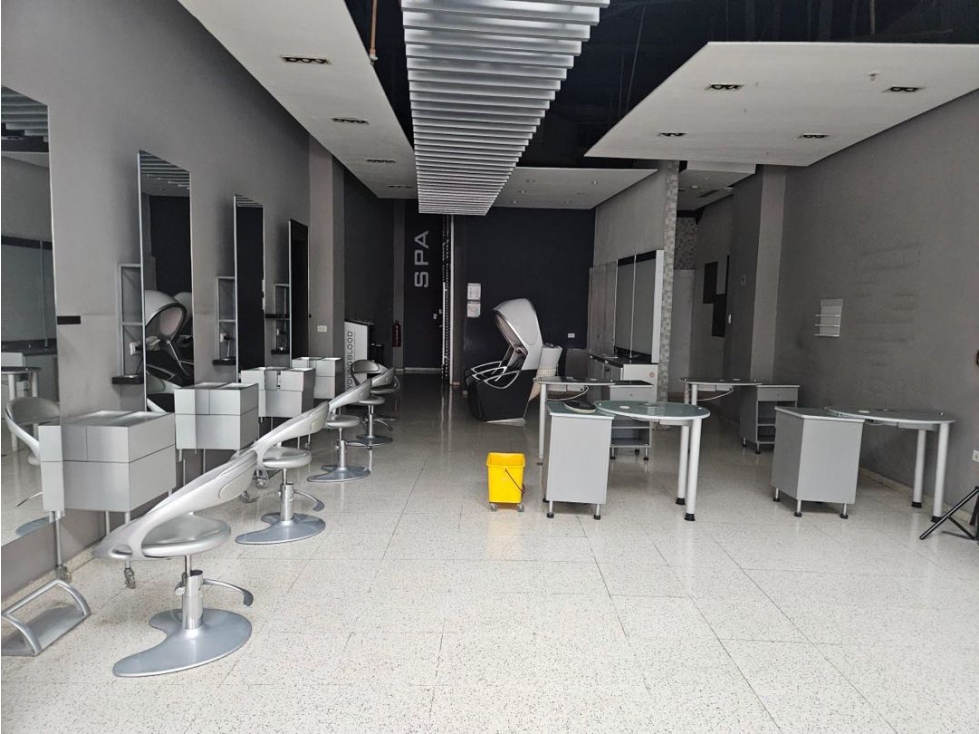 Se alquila local en plaza Obarrio