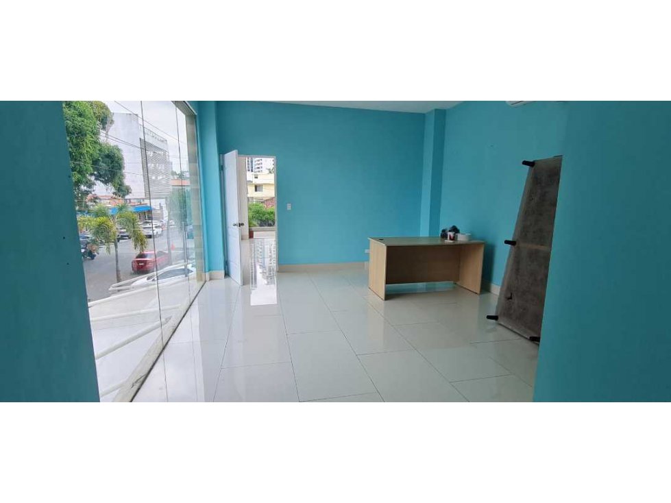 Se alquila locales de 65 mts en Bella vista en un primer piso $1500 — foto 4