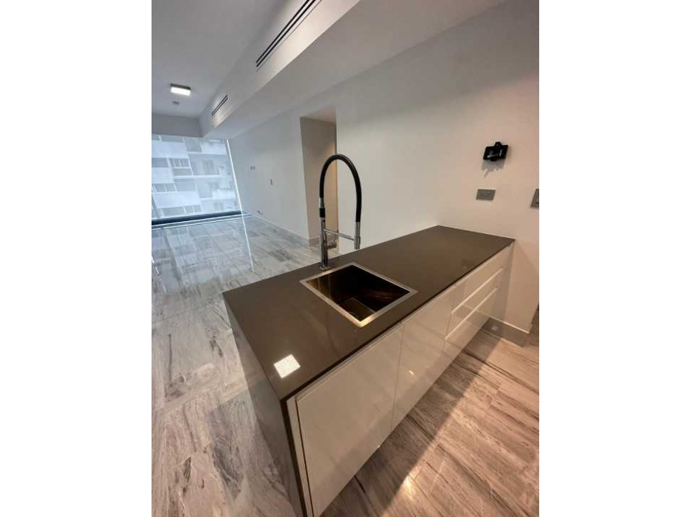Se Alquila Lujoso Apartamento en Ave Balboa — foto 2
