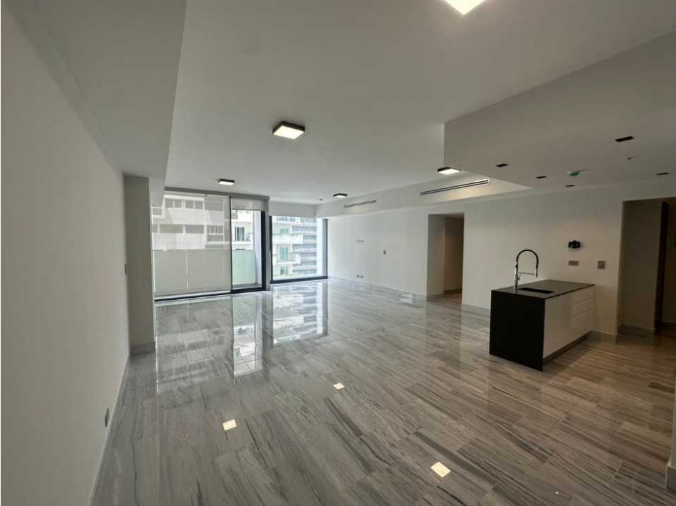 Se Alquila Lujoso Apartamento en Ave Balboa