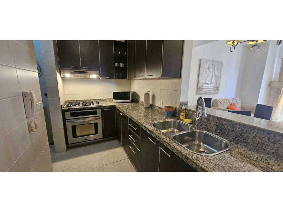 SE ALQUILA MODERNO APARTAMENTO DE 2 REC.EN COCOLI — foto 2