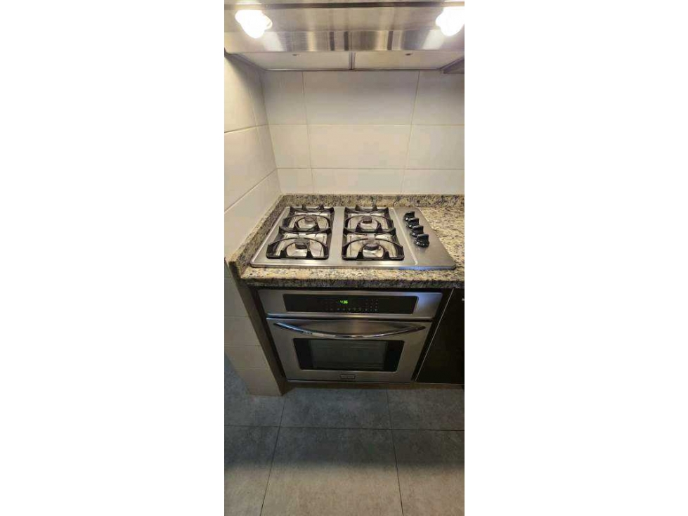 SE ALQUILA MODERNO APARTAMENTO DE 2 REC.EN COCOLI — foto 6