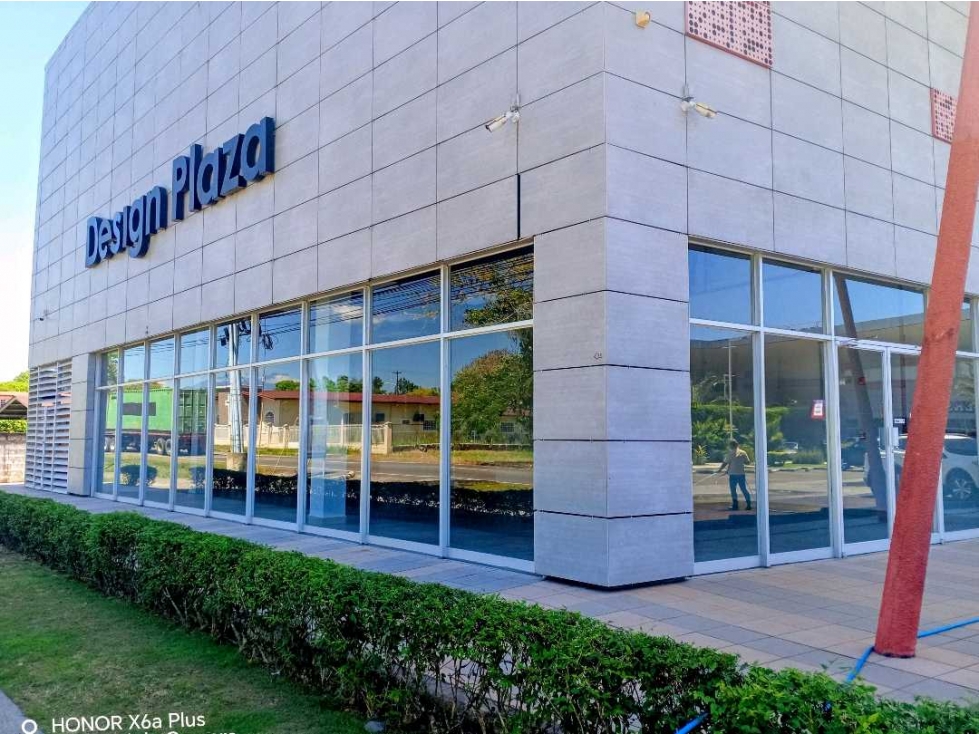 Se alquila moderno local de 290 mtrs en exclusiva plaza en David — foto 2