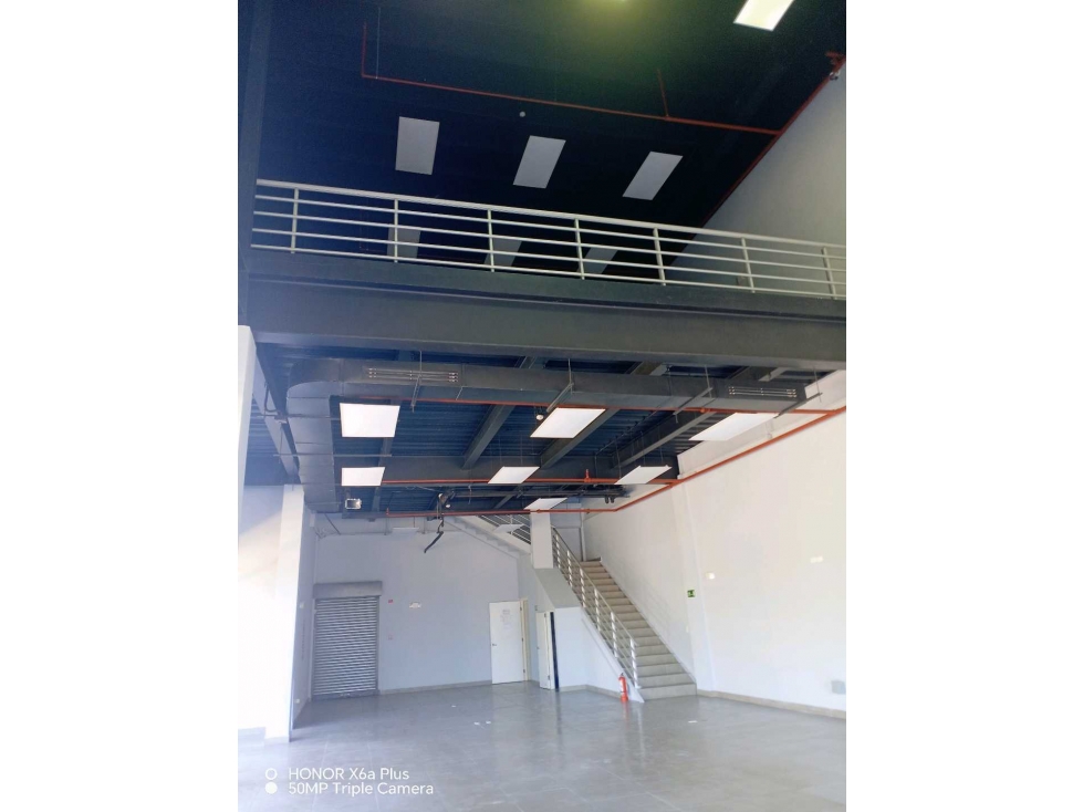 Se alquila moderno local de 290 mtrs en exclusiva plaza en David — foto 4
