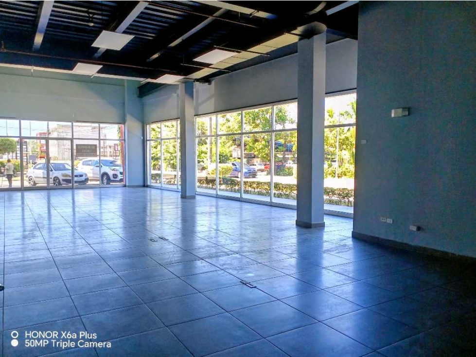 Se alquila moderno local de 290 mtrs en exclusiva plaza en David — foto 5
