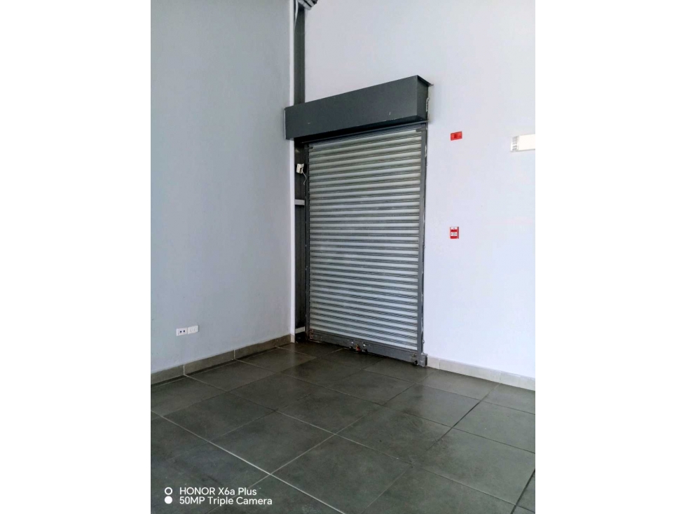 Se alquila moderno local de 290 mtrs en exclusiva plaza en David — foto 6