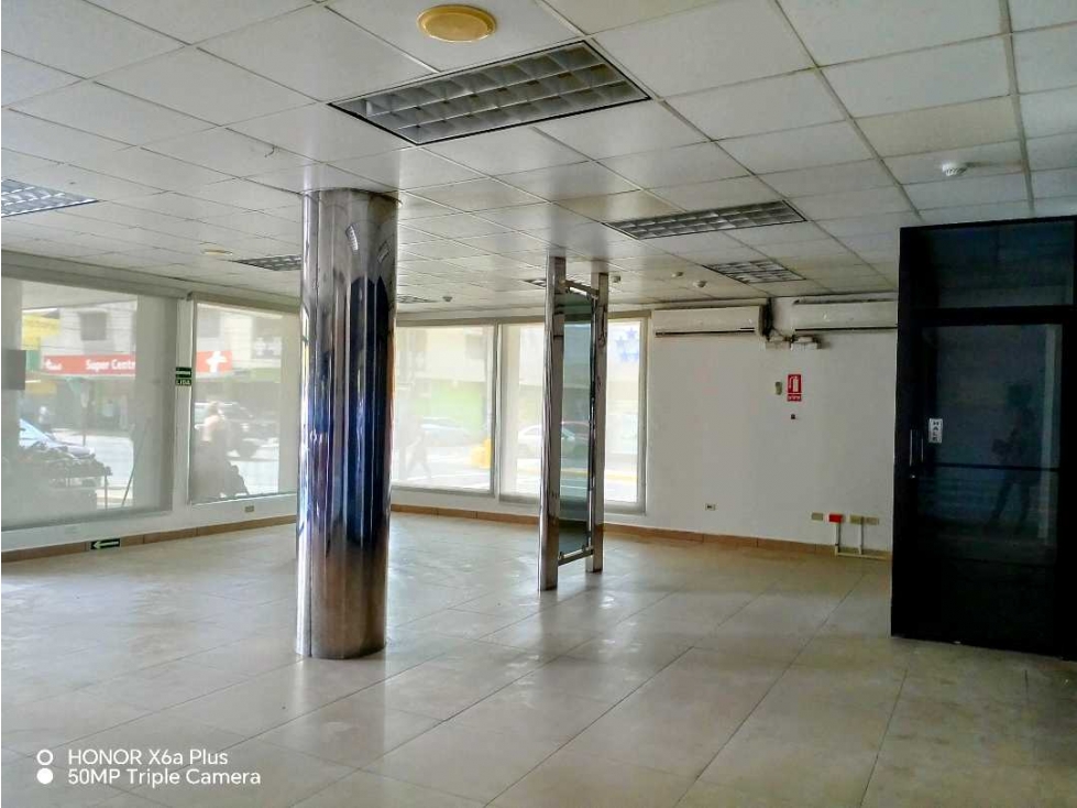 Se alquila moderno local en el centro de Bugaba! - 1