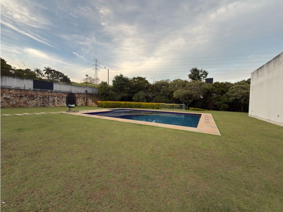 SE VENDE O ALQUILA CASA ALTOS DE CIUDAD JARDÍN MMCV