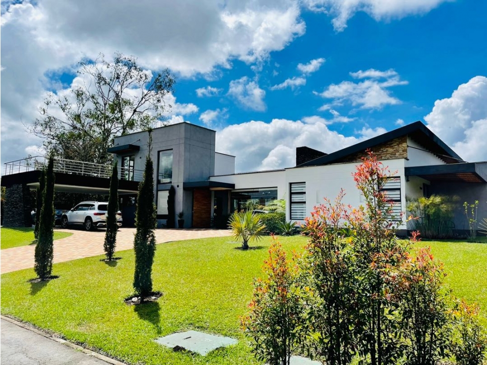 Se alquila o se vende casa campestre en unidad cerrada Llanogrande