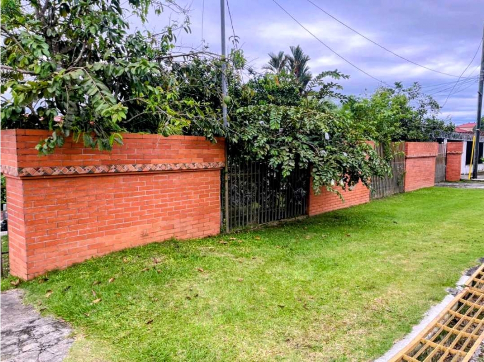 Se alquila o vende amplia casa en Terronal, David