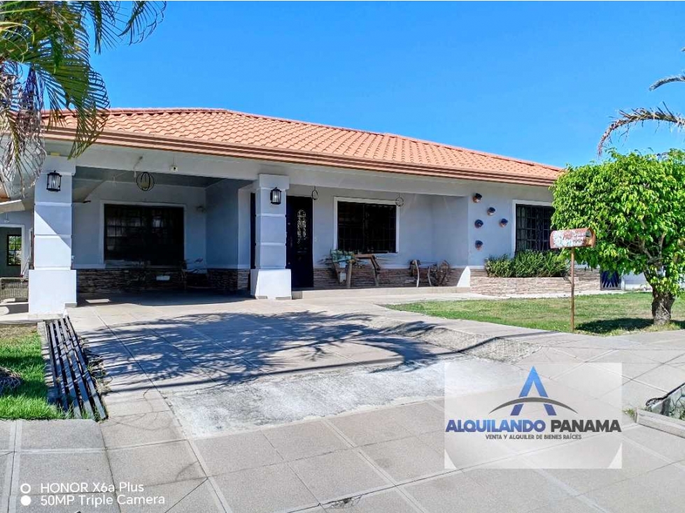 Se vende hermosa casa en Res. Villa Patricia, David