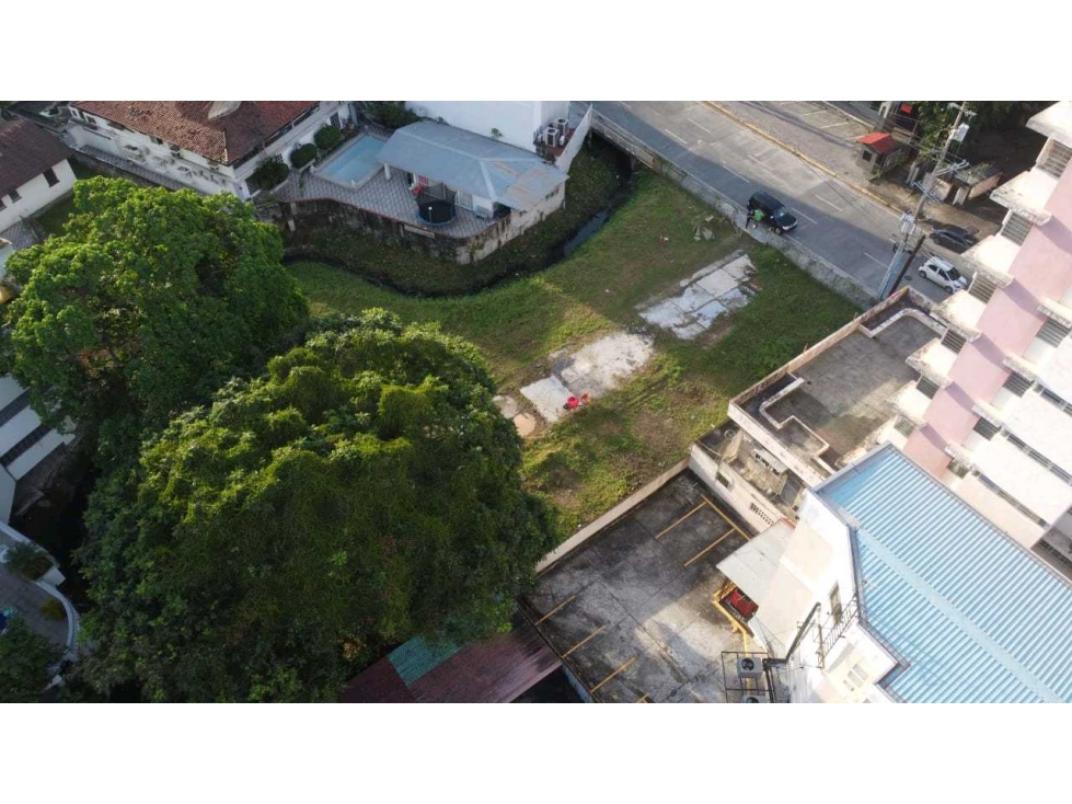 SE VENDE TERRENO 1,500M2 A SOLO PASOS DE VIA ESPAÑA - 1