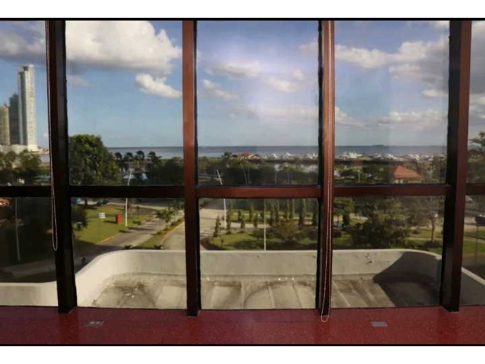 Se alquila oficina con vista al Mar — foto 5