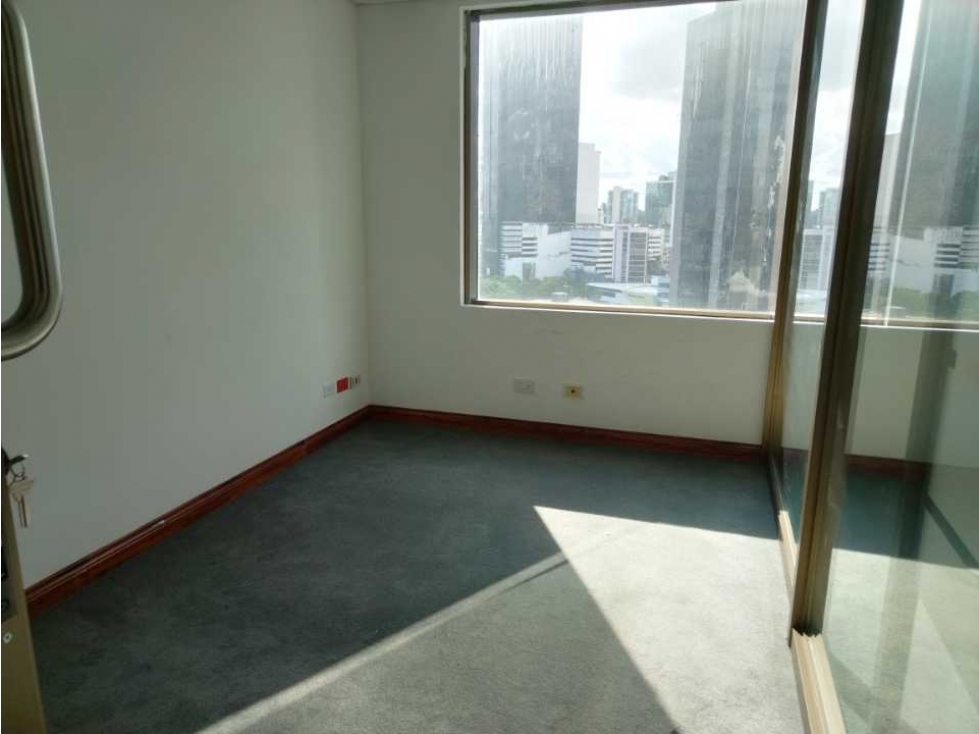 Se Alquila Oficina en Marbella $1600 - 3