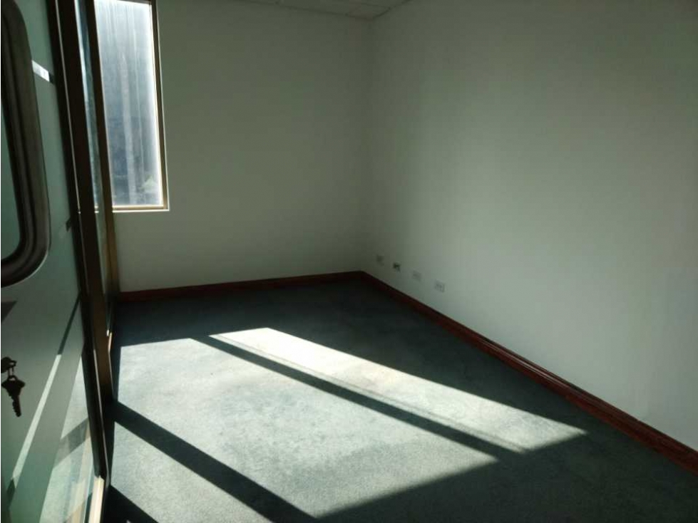 Se Alquila Oficina en Marbella $1600 - 4