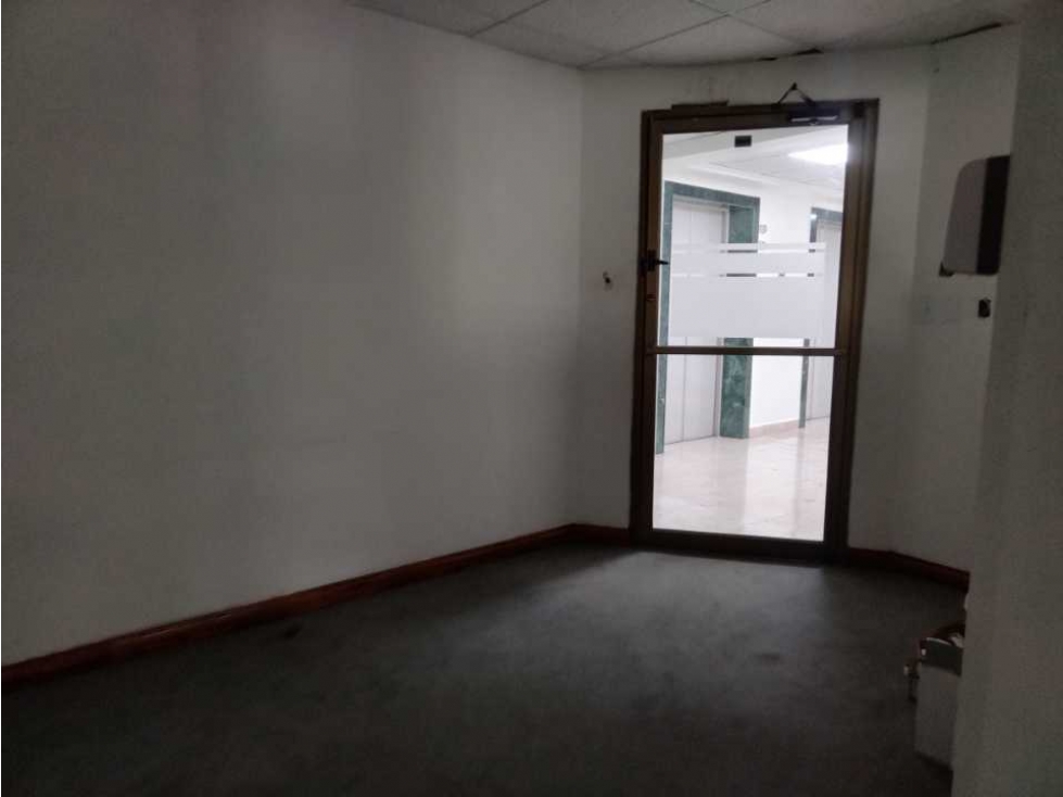 Se Alquila Oficina en Marbella $1600 - 6