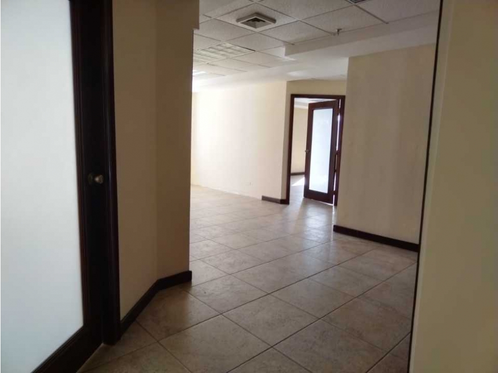 Se Alquila Oficina en Marbella de 217m2 - 4