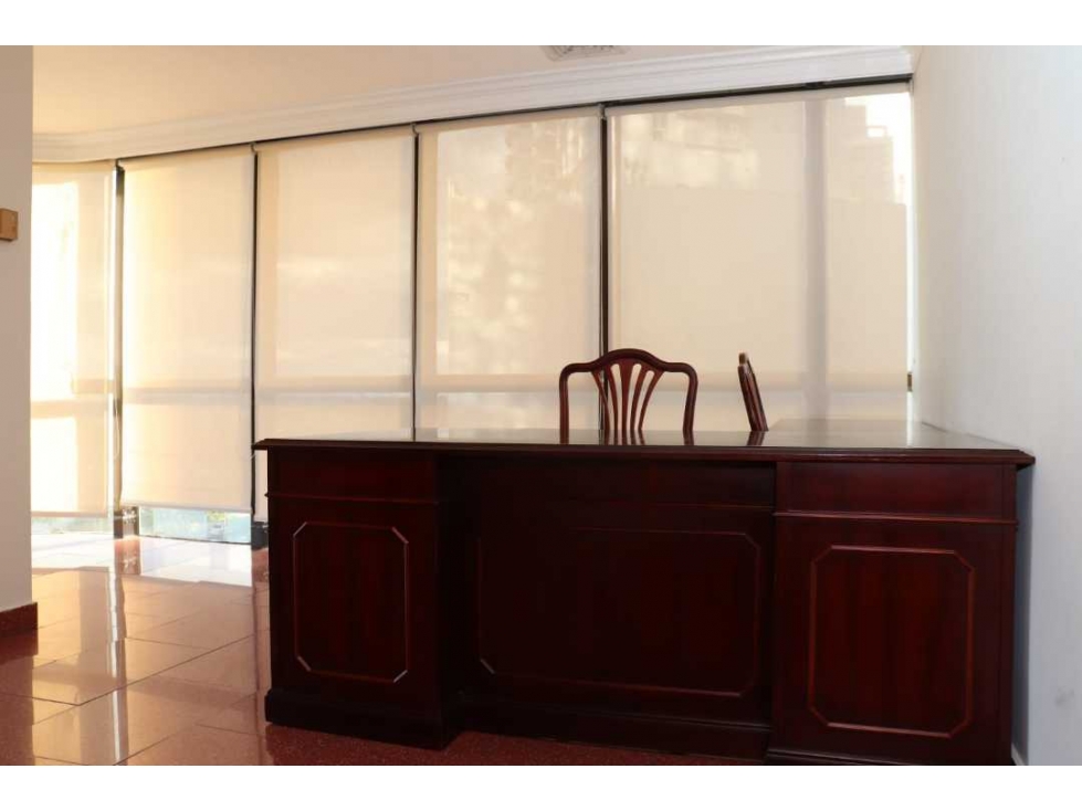 Se Alquila oficina Semi Amoblada en Avenida Balboa Ph Bac $2900 — foto 2