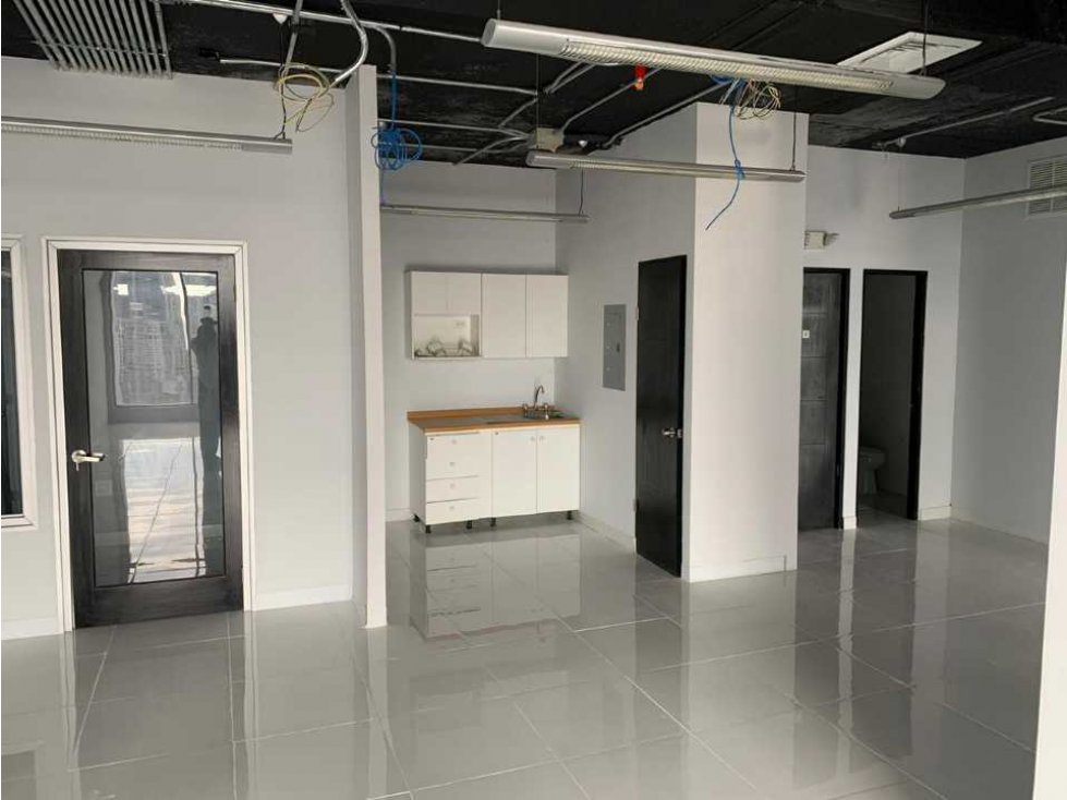 Se alquila Oficina Vacía en Torre Bicsa Avenida Balboa $2800 - 6