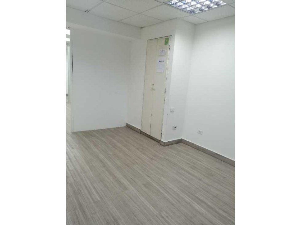 Se Alquilan oficinas en la mejor zona de Ave Balboa. - 2