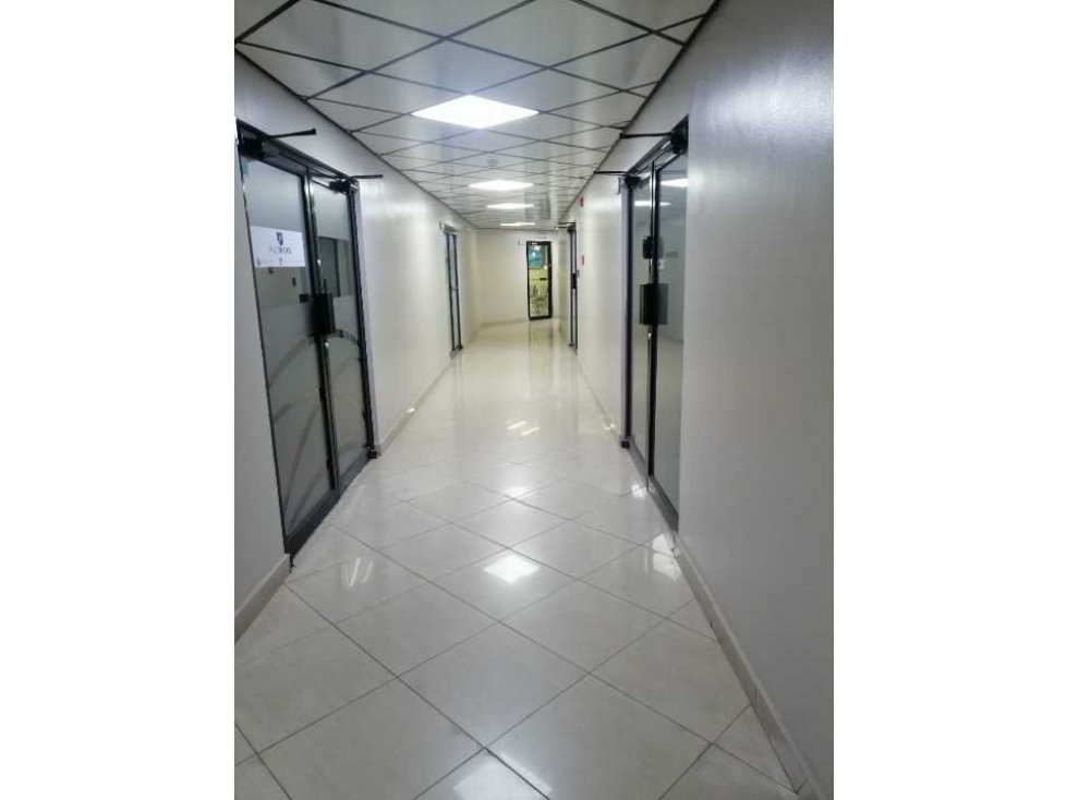Se Alquilan oficinas en la mejor zona de Ave Balboa. - 3