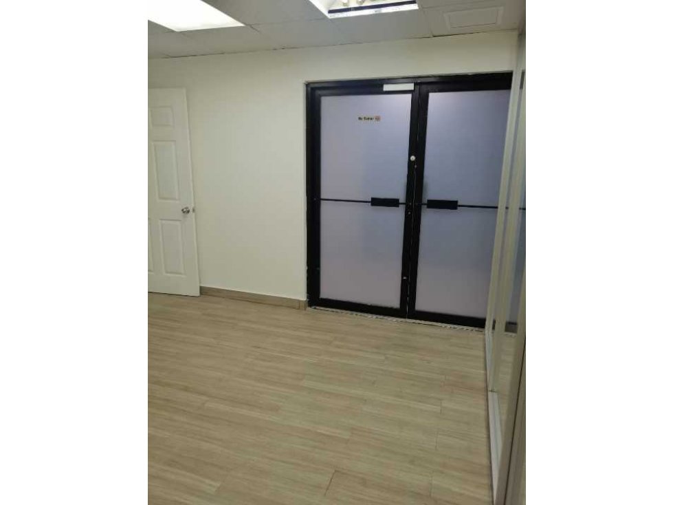 Se Alquilan oficinas en la mejor zona de Ave Balboa. - 5