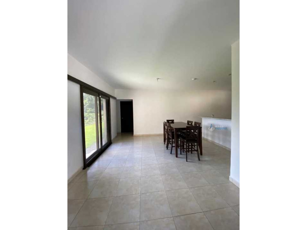 Se alquila residencia amoblada en Algarrobos - 4