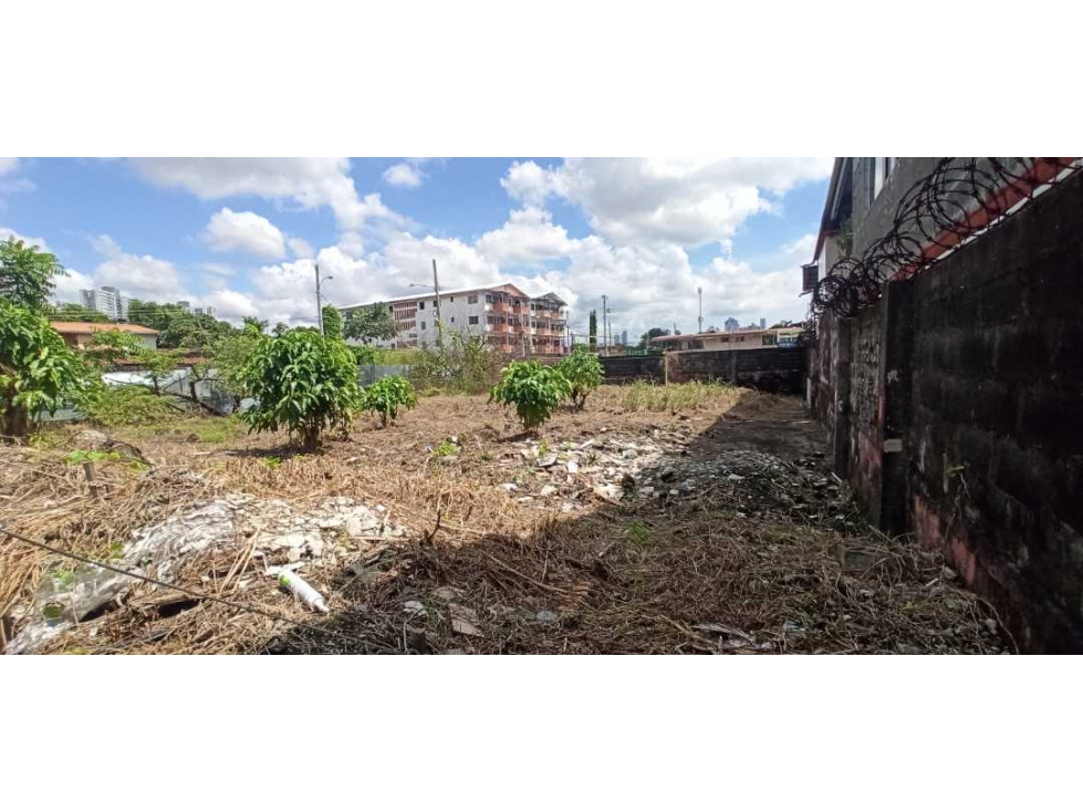 SE ALQUILA TERRENO DE ESQUINA - 3