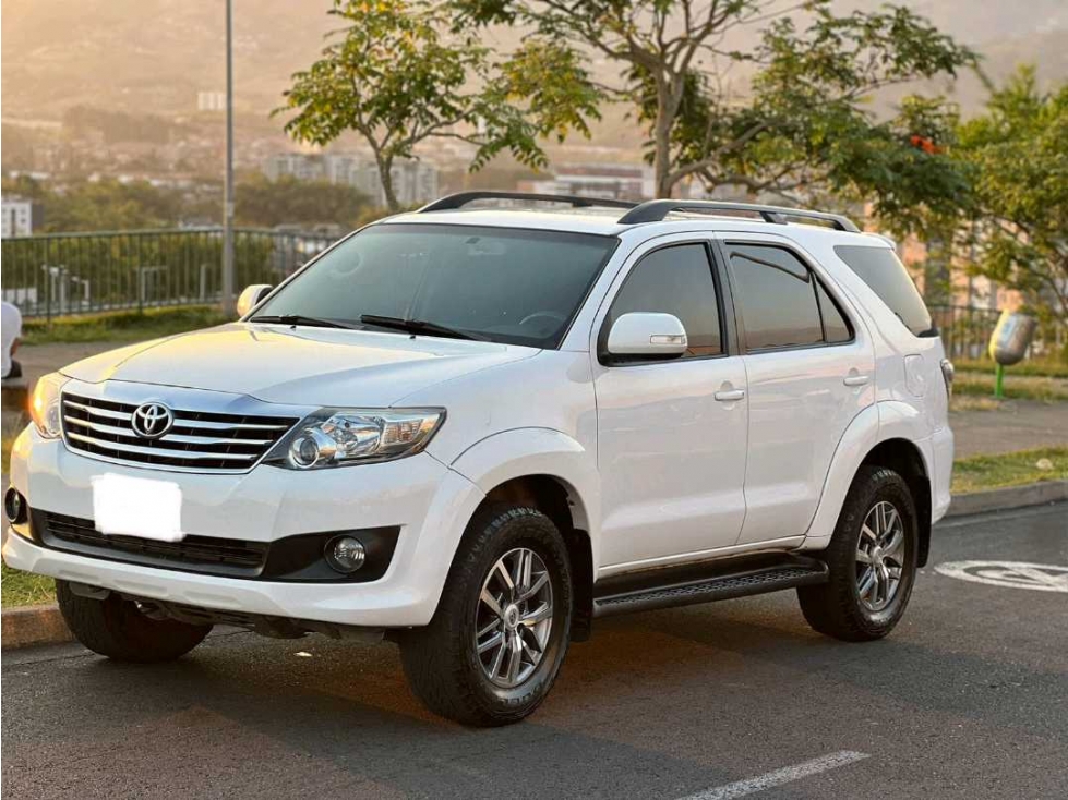 SE ALQUILA TOYOTA FORTUNER