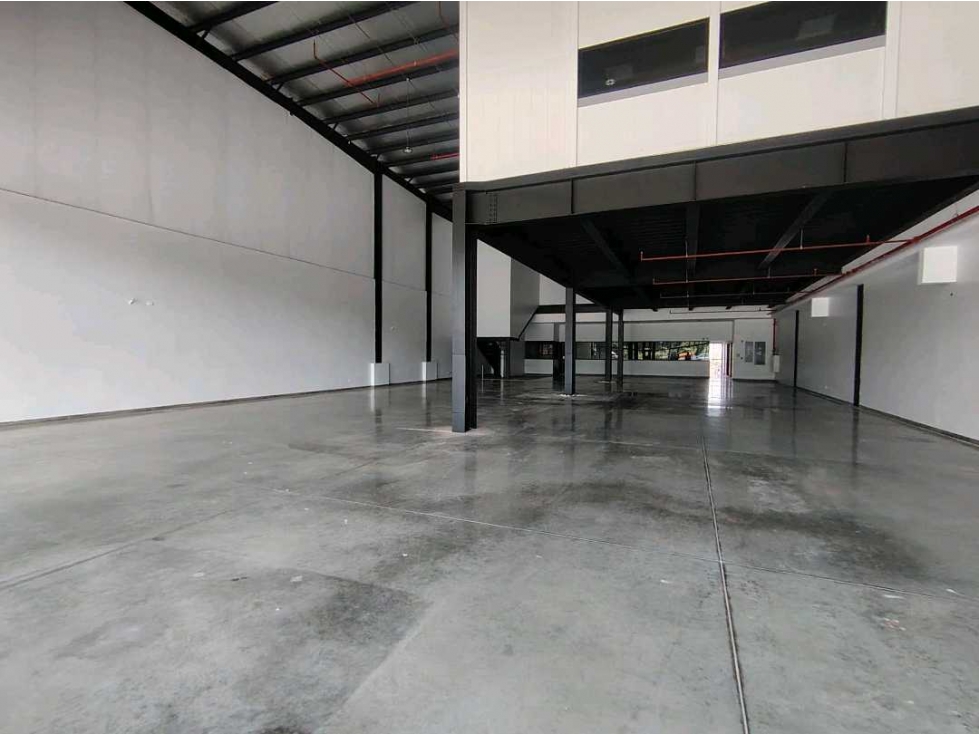 Se alquilan Locales Comerciales desde 168m2 en Autopista - La Chorrera — foto 3