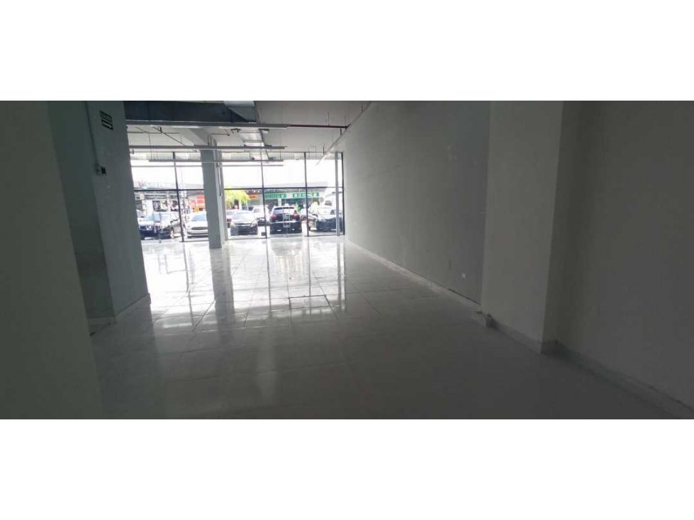 Se Alquilan Locales en la mejor ubicación de vía porras — foto 4