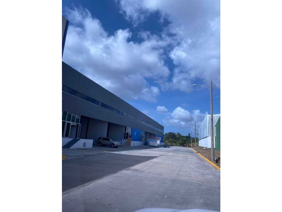 Se alquilan o se vende galeras 1800mts - 2