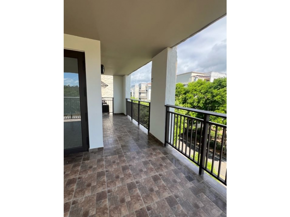 SE ALQUILA/VENDE APARTAMENTO EN RIVER VALLEY — foto 2